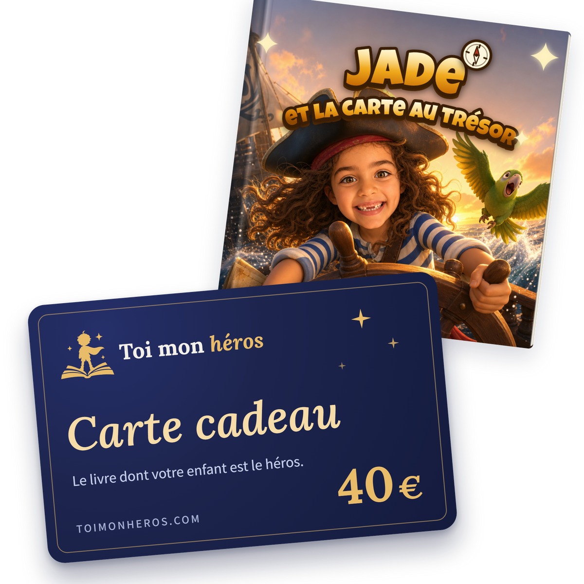 La carte cadeau Toi mon héros de 40 €, bleu nuit et or, posée devant le livre « Jade et la carte au trésor »